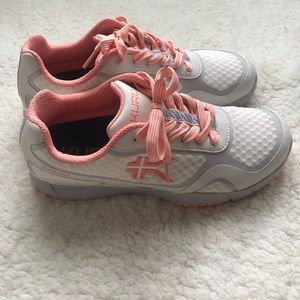 Women’s KURU tennis shoes